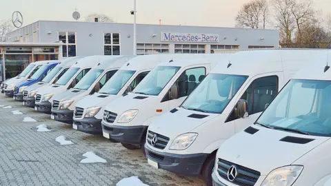 Mercedes-car-van-by-pixabay