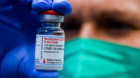 12 January 2021, Saxony-Anhalt, Halle: Dagmar Wieland, a nurse, prepares syringes with Moderna's Covid 19 vaccine at the University Hospital in Halle(UKH). This is the first time that Moderna's new vaccine has been used. Photo: Hendrik Schmidt/dpa-Zentralbild/dpa