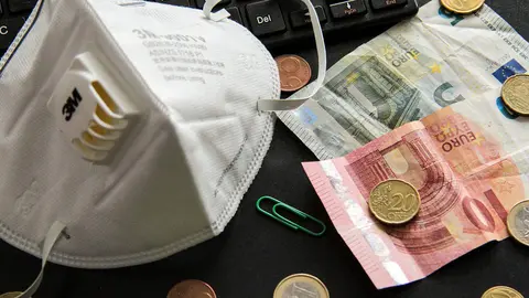 Mask-money-crisis-by-pixabay