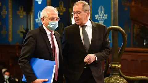HANDOUT - 05 February 2021, Russia, Moscow: European Union High Representative for Foreign Affairs and Security Policy Josep Borrell (L) welcomed by Russian Foreign Minister Sergei Lavrov ahead of their meeting. The European Union's highest-ranking diplomat Josep Borrell has repeated the bloc's call for Russia to release anti-corruption campaigner Alexei Navalny. Photo: Vasily Maximov/European Commission/dpa - ATTENTION: editorial use only and only if the credit mentioned above is referenced in full.