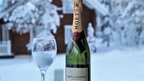 Champagne Lapland by Pixabay.