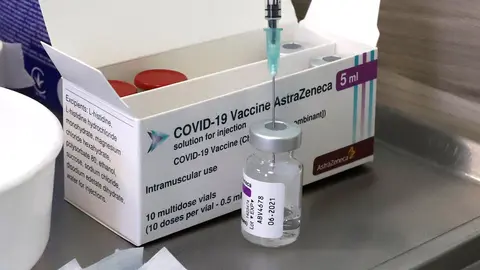 21 February 2021, Slovakia, Banska Bystrica: A health worker prepares a dose of the AstraZeneca COVID-19 vaccine at a vaccination center during the vaccination campaign for the educational employees. Photo: J·n Kroöl·k/TASR/dpa