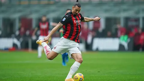 21 February 2021, Italy, Milan: AC Milan's Zlatan Ibrahimovic shoots on goal during the Italian Serie A soccer match between AC Milan and Inter Milan at the San Siro stadium. Photo: Spada/LaPresse via ZUMA Press/dpa