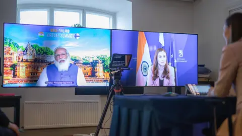 Prime Ministers Sanna Marin (R) and Narendra Modi during their virtual meeting. Photo: Lauri-Heikkinen/Vnk.