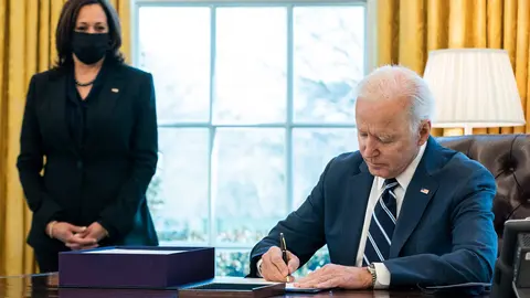11 March 2021, US, Washington: US President Joe Biden (R) signs the American Rescue Plan into law as Vice President Kamala Harris looks on in the Oval Office at the White House. Photo: Adam Schultz/White House via Planet Pix via ZUMA Wire/dpa
