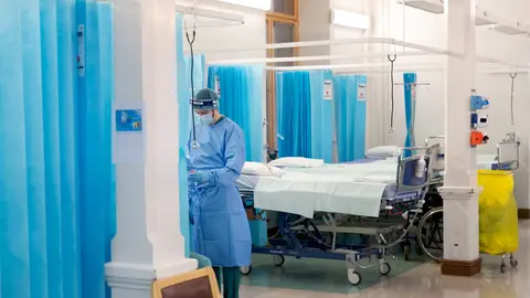 Medics-doctor-hospital-ward-Helsinki-by-@Hus