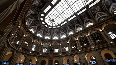 A general view inside the Spanish Stock Exchange in Madrid. The Ibex 35 index rose 0.54 percent on Wednesday. Photo: Óscar Cañas/EUROPA PRESS/dpa