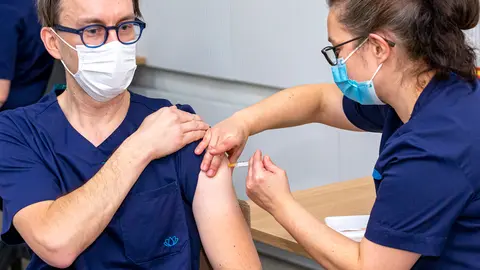 A health worker gets a vaccine dose in Helsinki. Photo: @HUS.