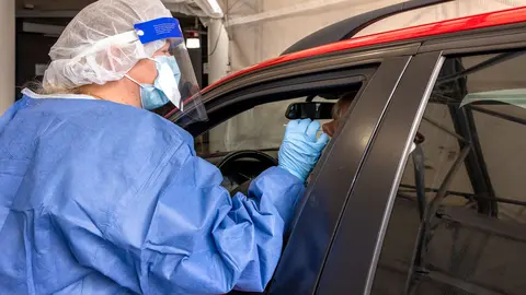 A health worker taking a sample for a coronavirus test in the Helsinki region. Photo: @HUS.