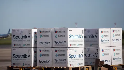 30 March 2021, Argentina, Buenos Aires: Shipments of the Russian Corona vaccine Sputnik V are unloaded after the arrival of a Aerolineas Argentinas plane delivering about vaccine 300,000 doses from Russia at the international airport Buenos Aires. Photo: Carol Smiljan/SOPA Images via ZUMA Wire/dpa