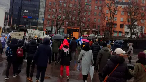 Protesters with posters in the center of Helsinki. Photo: Twitter/@MikkoPuolimatka.