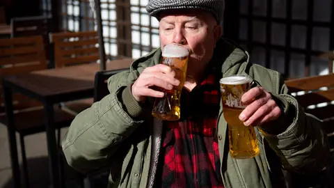 12 April 2021, United Kingdom, Birmingham: John Witts drinks beer at the Figure of Eight pub. Shops, hairdressers and outdoor restaurants are now allowed to reopen following the easing of the coronavirus restrictions across England. Photo: Jacob King/PA Wire/dpa