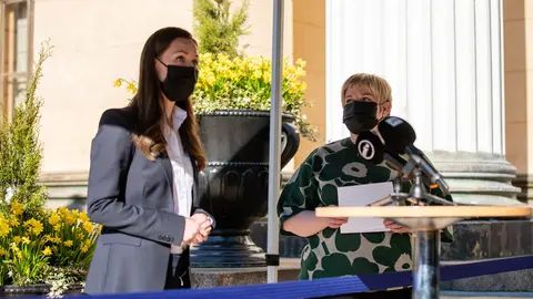 Prime Minister Sanna Marin (L) with Minister of Culture Annika Saarikko. Photo: Jussi Toivanen/Vnk.