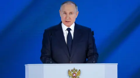 HANDOUT - 21 April 2021, Russia, Moscow: Russian Presidtnt Vladimir Putin delivers his annual State of the Nation address at the Moscow Manege. Photo: -/Kremlin /dpa - ATTENTION: editorial use only and only if the credit mentioned above is referenced in full