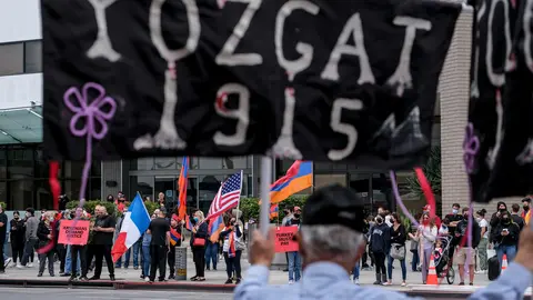 24 April 2021, US, Beverly Hills: Demonstrators wave flags during a rally by the Armenian community, held outside the Turkish Consulate in Los Angeles, to commemorate the 106th anniversary of the Armenian Genocide. US President Joe Biden has recognized the mass killings of Armenians by Ottoman Turks as "genocide," infuriating NATO ally Turkey in a move that is likely to further inflame Washington's tensions with Ankara. Photo: Ringo Chiu/ZUMA Wire/dpa