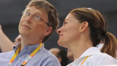 FILED - 10 August 2008, China, Beijing: Bill Gates (L), founder of Microsoft and his wife Melinda attend a swimming race during the 2008 Summer Olympics ​at the National Aquatics Center. Gates said in a tweet on Monday that he and his wife will be splitting up after 27 years. Photo: Bernd Thissen/dpa
