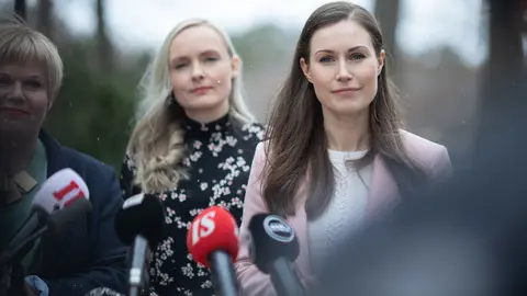 Prime Minister Sanna Marin (R) with Minister of the Interior Maria Ohisalo (C) and Minister of Science Annika Saarikko. Photo: Lauri-Heikkinen/Vnk.