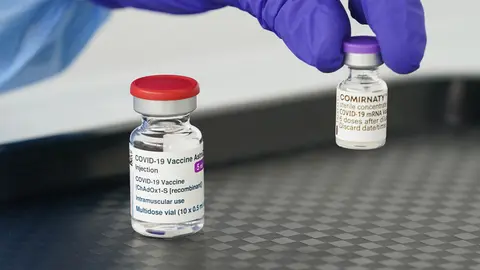 FILED - 23 April 2021, Schleswig-Holstein, Husum: A healthcare worker holds a Astrazeneca vaccine vial at the laboratory of the Husum Vaccination Centre. British regulators on Friday added further age restrictions to the use of the AstraZeneca/Oxford vaccine, amid lingering concerns that its use can lead to fatal internal blood clots among those hoping to ward off the coronavirus. Photo: Marcus Brandt/dpa