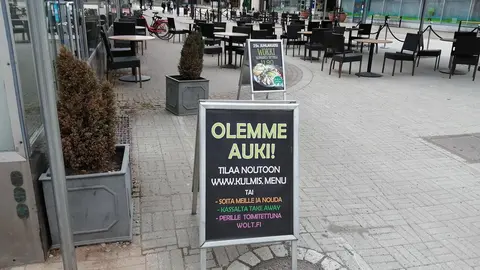 A sign advertises an open cafeteria. Photo: Foreigner.fi.