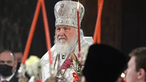 HANDOUT - 02 May 2021, Russia, Moscow: Kirill, Patriarch of Moscow and all Rus' and Primate of the Russian Orthodox Church, leads a service at the Christ the Saviour Eastern Orthodox Cathedral on the occasion of the Orthodox Easter. Photo: -/Kremlin/dpa - ATTENTION: editorial use only and only if the credit mentioned above is referenced in full