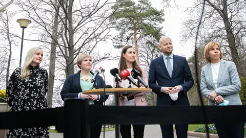 The leaders of the 5 parties that make up the center-left government coalition, with Prime Minister Sanna Marin in the center. Photo: Lauri Heikkinen/Vnk.