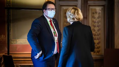 The director of THL, Mika Salminen (L). Photo: Laura Kotila/Vnk/file photo.