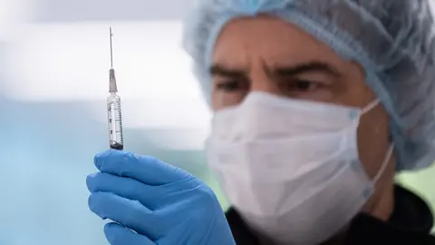 10 May 2021, Australia, Sydney: A health worker prepares a syringe with coronavirus (COVID-19) vaccine in the pharmacy area of the New South Wales (NSW) Vaccination Centre in Homebush. The hub will be open to people in categories 1a and 1b before expanding to anyone over 50 from May 24. Photo: James Gourley/NCA NEWSWIRE POOL via AAP/dpa