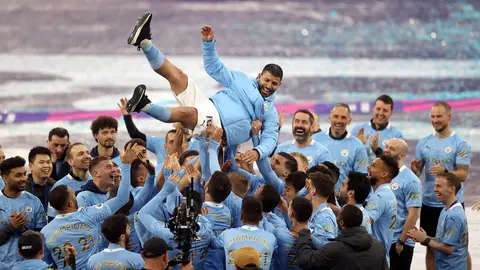 23 May 2021, United Kingdom, Manchester: Manchester City's Sergio Aguero is tossed into the air by his team-mates after his last game for the club during the trophy presentation after the English Premier League soccer match between Manchester City and Everton at the Etihad Stadium. Photo: Carl Recine/PA Wire/dpa