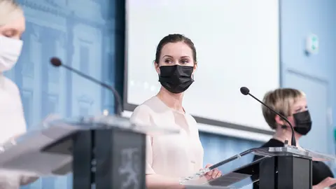 Prime Minister Sanna Marin (C) during a press conference. Photo: Lauri Heikkinen/Vnk.