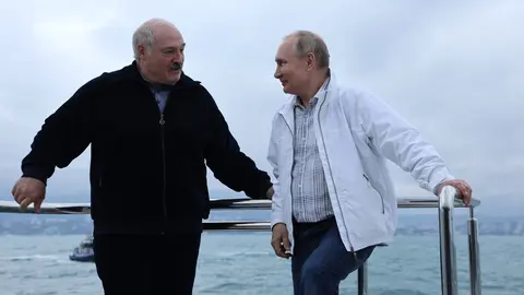 HANDOUT - 29 May 2021, Russia, Sochi: Russian President Vladimir Putin (R) speaks with Belarusian President Alexander Lukashenko during their informal meeting in Sochi as they take a boat trip off the Black Sea coast. Photo: -/Kremlin/dpa - ATTENTION: editorial use only and only if the credit mentioned above is referenced in full