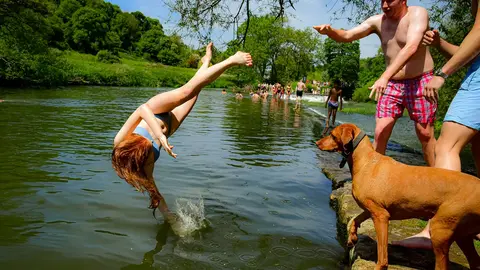 Swim
01 June 2021, United Kingdom, Bath: A woman is thrown into the water at Warleigh Weir on the first day of meteorological summer. Photo: Ben Birchall/PA Wire/dpa
