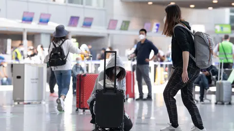 01 June 2021, Hessen, Frankfurt_Main: Passengers walk through the reopened Terminal 2 at Frankfurt Airport. Photo: Boris Roessler/dpa