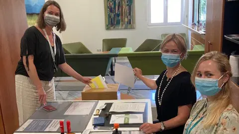 Advance polling station organized by the Finnish Embassy in Madrid. Photo: Twitter/@EmbFinMadrid.