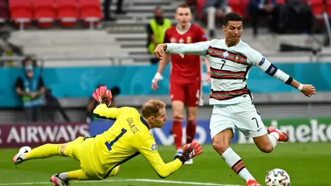 15 June 2021, Hungary, Budapest: Portugal's Cristiano Ronaldo scores his side's third goal during the UEFA EURO 2020 Group F soccer match between Hungary and Portugal at the Puskas Arena. Photo: Robert Michael/dpa-Zentralbild/dpa