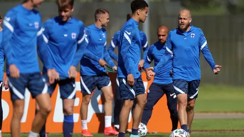 15 June 2021, Russia, Saint Petersburg: Finland's Teemu Pukki (R) takes part in a training session for the team ahead of Wednesday's UEFA EURO 2020 Group B soccer match against Russia. Photo: Igor Russak/dpa