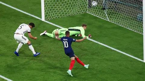 FILED - 15 June 2021, Bavaria, Munich: Germany goalkeeper Manuel Neuer (C) cannot avoid the own goal by Mats Hummels (L) during the UEFA EURO 2020 Group F soccer match between France and Germany at the Allianz Arena. Photo: Christian Charisius/dpa