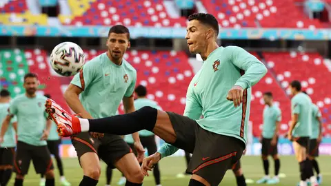 18 June 2021, Bavaria, Munich: Portugal's Cristiano Ronaldo takes part in a training session at for the team at the Allianz Arena ahead of Saturday's UEFA EURO 2020 Group F soccer match against Germany. Photo: Christian Charisius/dpa