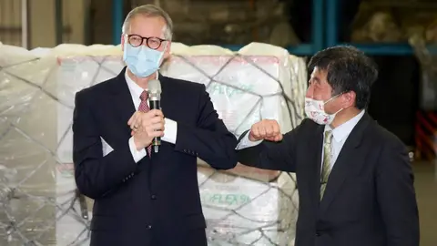 HANDOUT - 20 June 2021, Taiwan, Taoyuan: The Director of The American institute Brent Christensen(L) and Taiwan Health Minister Chen Shih-chung(R) pose for a picture in front of the 2.5 million doses of Moderna Vaccines donated by the United States Governor, at Taiwan Taoyuan International Airport. Photo: -/Taiwan Central Epidemic via ZUMA Wire/dpa - ATTENTION: editorial use only and only if the credit mentioned above is referenced in full
