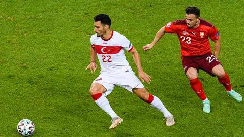 20 June 2021, Azerbaijan, Baku: Turkey's Kaan Ayhan (L) and Switzerland's Xherdan Shaqiri battle for the ball during the UEFA EURO 2020 Group A soccer match between Switzerland and Turkey at Baku Olympic Stadium. Photo: Marcio Machado/ZUMA Wire/dpa