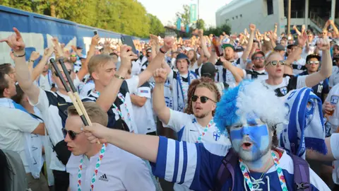 21 June 2021, Russia, Saint Petersburg: Finland fans cheer outside Saint Petersburg stadium prior to the start of the UEFA EURO 2020 Group B soccer match between Finland and Belgium. Photo: Igor Russak/dpa.