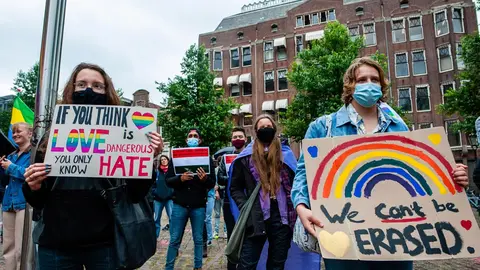 21 June 2021, Netherlands, Amsterdam: Two women hold placards during a demonstration against this legislation by Hungary's parliament bans the dissemination of content in schools deemed to ˜promote homosexuality and gender change. Photo: Ana Fernandez/SOPA Images via ZUMA Wire/dpa.