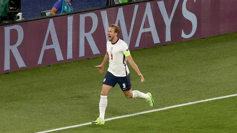 03 July 2021, Italy, Rome: England's Harry Kane celebrates scoring his side's first goal during the UEFA EURO 2020 Quarter-Final soccer match between Ukraine and England at the Stadio Olimpico. Photo: Marco Iacobucci/PA Wire/dpa