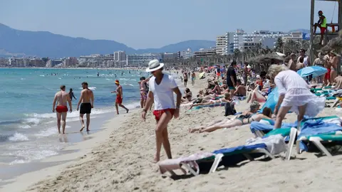 Tourists sunbathe at Arenal beach in Palma de Mallorca as the pandemic measures ease. Photo: Clara Margais/dpa