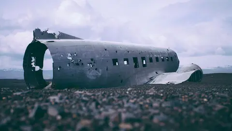 Remains of the fuselage of another crashed airplane. Photo: Pixabay.