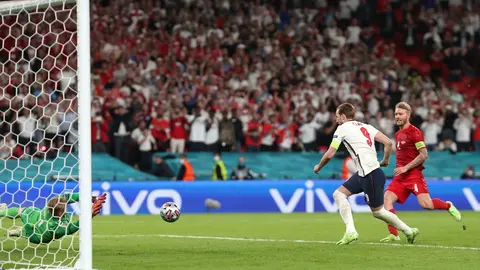 07 July 2021, United Kingdom, London: England's Harry Kane scores his side's second goal during the UEFA Euro 2020 semi final soccer match between England and Denmark at Wembley Stadium. Photo: Nick Potts/PA Wire/dpa
