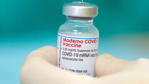 FILED - 16 April 2021, North Rhine-Westphalia, Bielefeld: A nurse holds a vial of Moderna vaccine against coronavirus. Photo: Friso Gentsch/dpa.