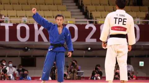 24 July 2021, Japan, Tokyo: Japan's Naohisa Takato (L) celebrates defeating Taiwan's Yang Yung Wei in the Men's Judo -60kg final bout during the Tokyo 2020 Olympic Games. Photo: Mickael Chavet/ZUMA Press Wire/dpa