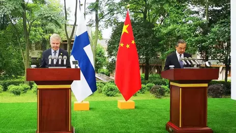 Foreign Minister Pekka Haavisto and his Chinese counterpart Wang Li. Photo: Twitter/@Ulkoministerio.