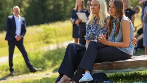 22 July 2021, Norway, Oslo: Crown Princess Mette-Marit of Norway (2nd R) and Princess Ingrid Alexandra of Norway attend a memorial service at Oslo Cathedral marking the 10th anniversary of the 2011 terror attacks in Norway. Photo: Torstein Bøe//dpa