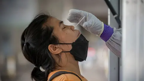 16 July 2021, Thailand, Bangkok: A health worker takes swab sample of a woman for Coronavirus (COVID-19) test. Photo: Adryel Talamantes/ZUMA Wire/dpa